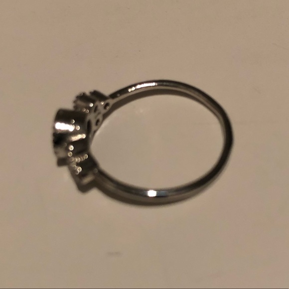 Round Cut White Sapphire Ring - Picture 4 of 8